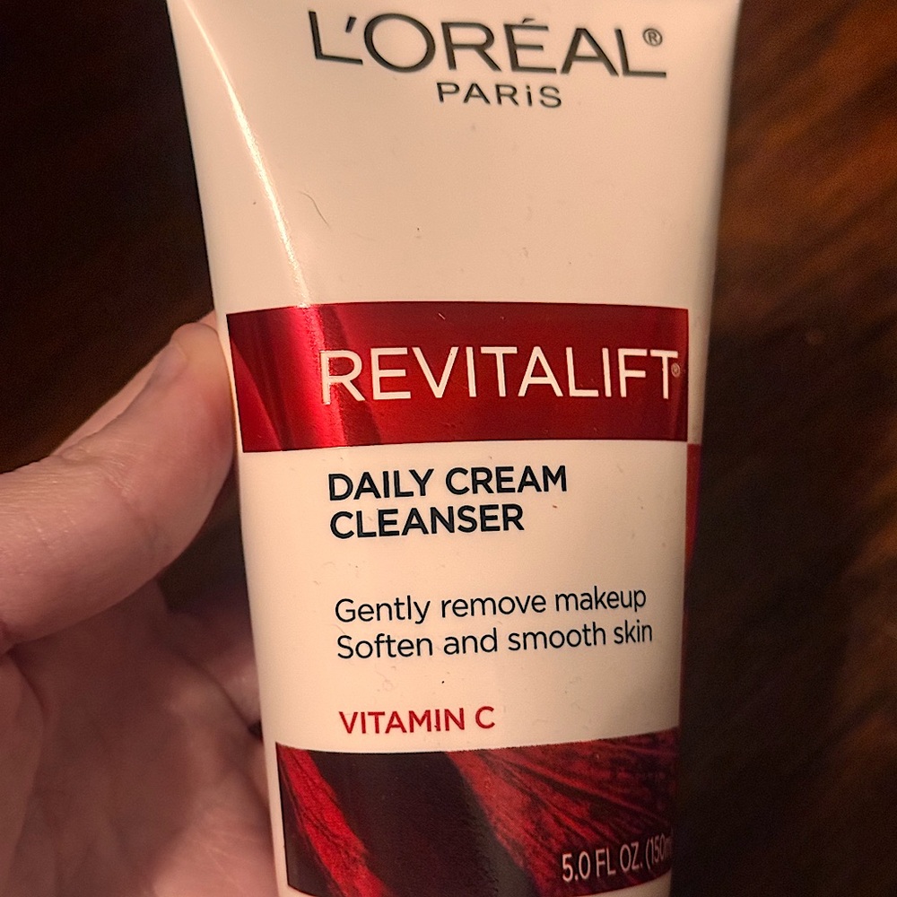 Loreal Paris Revitalift Daily Cream Cleanser